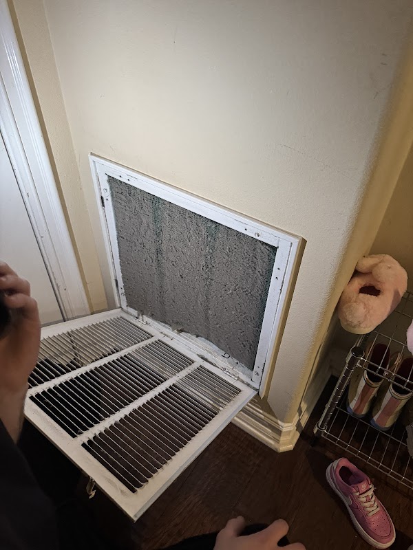 Clean air duct after professional service